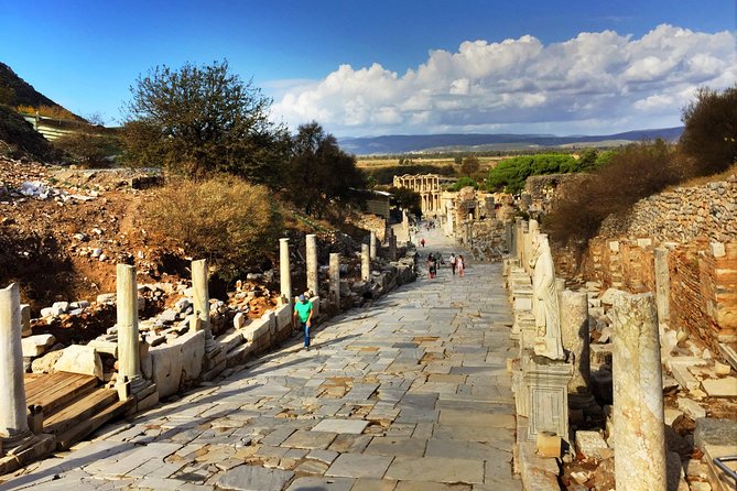 10 Days Private Turkey Tour incl. Gobeklitepe, Cappadocia, Ephesus, Istanbul - The long road to Mount Nemrut