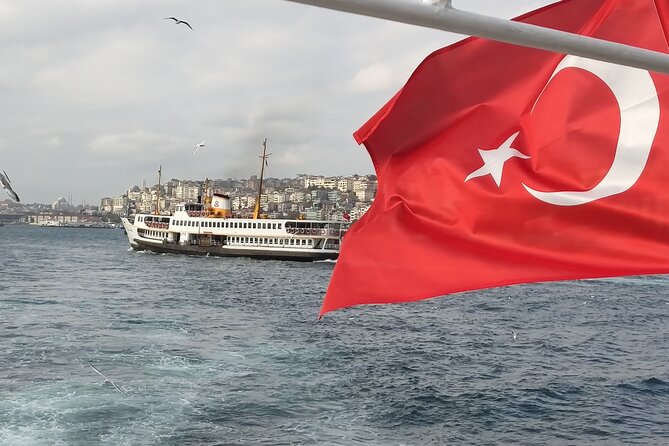 2-Hour Bosphorus Cruise in Istanbul with Guide - From the Golden Horn to the Ottoman waterfront
