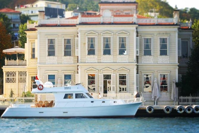 2-Hour Private Luxury Yacht Cruise on Bosphorus with Transfers - Maiden’s Tower and the most memorable photo stop