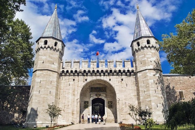 3 Days Istanbul Tour - Day 1: Hagia Sophia, Topkapi Palace, and the Grand Bazaar