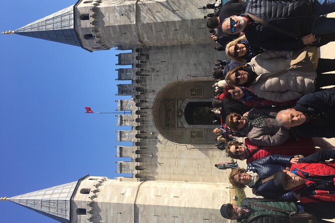 6 Days Istanbul Cappadocia Tour in Spanish with 2 internal flights - Arrival in Istanbul and the first airport transfer