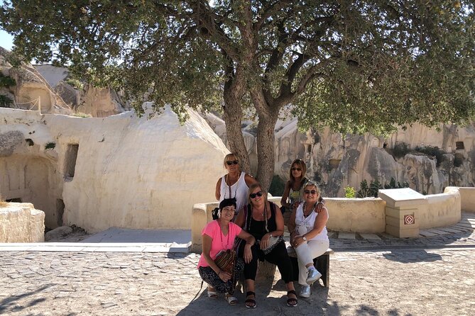 6 Days Istanbul Cappadocia Tour in Spanish with 2 internal flights - Göreme views and Cappadocian crafts