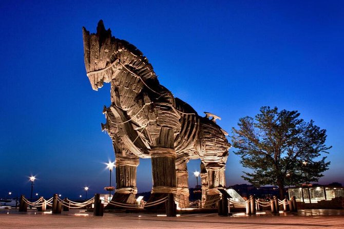 8 Day Turkey Tour; Istanbul, Gallipoli, Troy, Pergamon, Ephesus, Pamukkale - Istanbul begins with imperial streets and Ottoman treasures