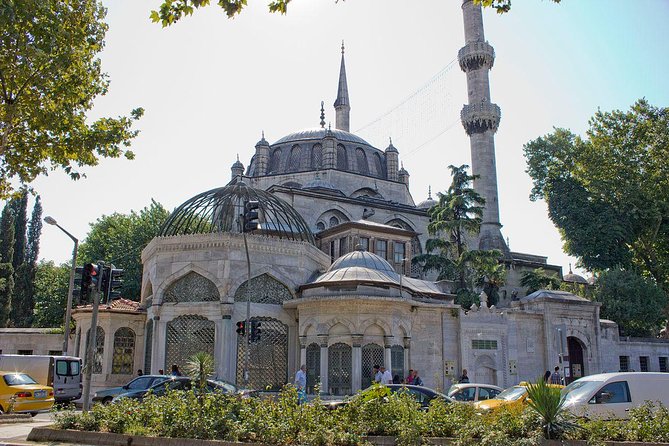 Asian Side of Istanbul: Uskudar and Kadikoy Full Day Walking Tour - Why cross to Istanbul’s Asian side
