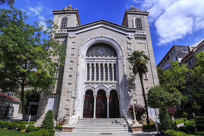 Asian Side of Istanbul: Uskudar and Kadikoy Full Day Walking Tour - Şemsipaşa Mosque beside the water
