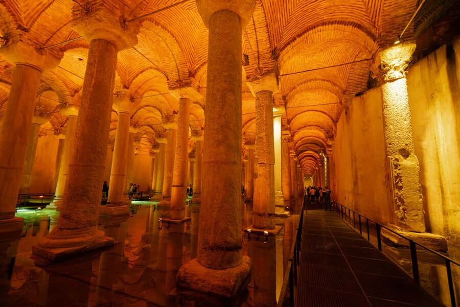 Basilica Cistern Guided Tour & Skip the Line Ticket - Finding the Medusa heads