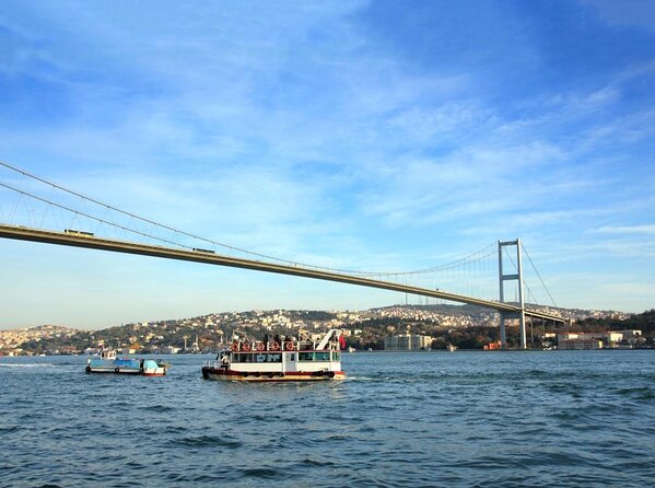 Bosphorus Evening Cruise: Dinner, Live Shows & Private Table - What this Bosphorus night cruise is really like