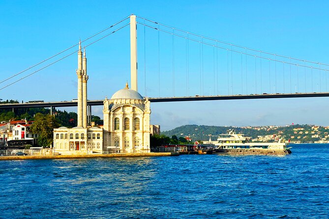 Bosphorus & Golden Horn: Sunset Yacht Cruise with Expert Guide - Anatolian Fortress and Beylerbeyi Palace