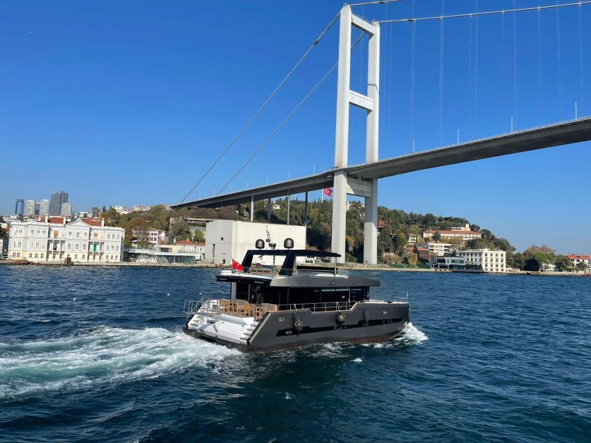Bosphorus Tour With Lunch - Lunch breaks up the sightseeing