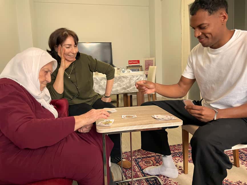Card Game and Afternoon Turkish Tea with Local Grandma - An afternoon in a Beşiktaş family home