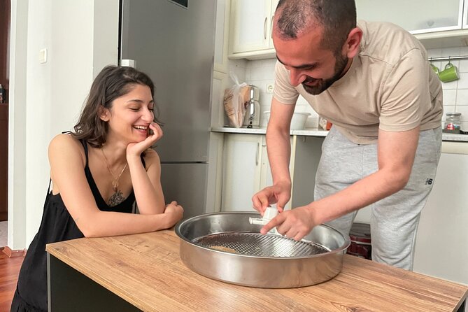 Çiğ Köfte Cooking Class/Night with Traditional Music At Home - Arriving at the Kadıköy home