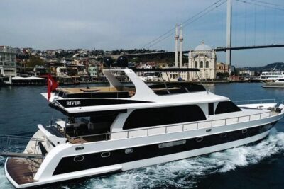 Dolmabahçe Palace and Sunset Tour on Luxury Yacht