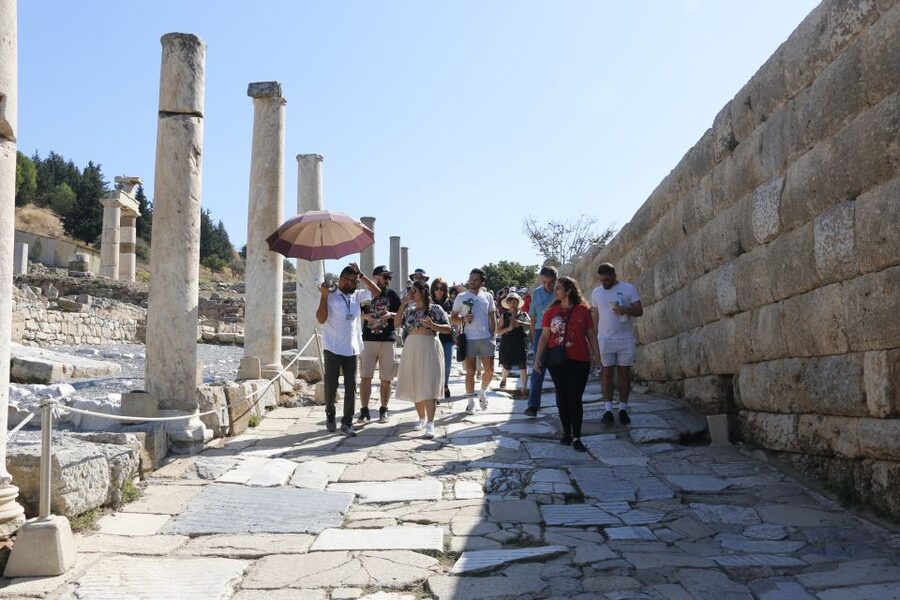 From Istanbul: Ephesus & Şirince Day Trip w/ Wine Tasting - Guides, Vehicles, and the Small-Group Choice