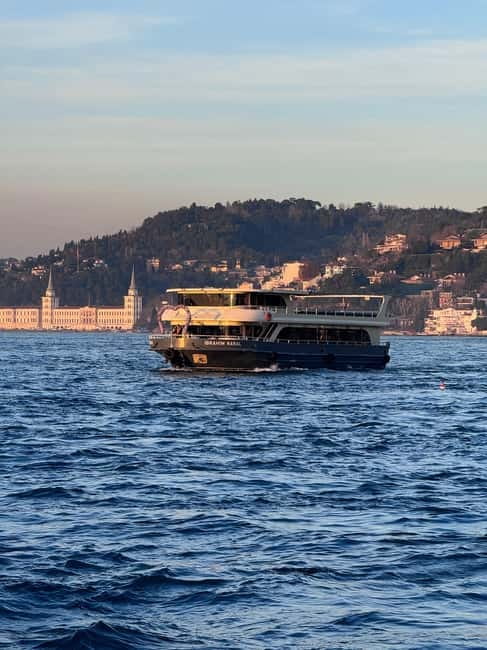 From Istanbul: Guided Europe and Asia Tour by Bus and Boat - Lunch while the boat returns west