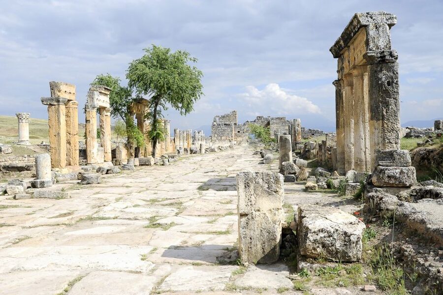 From Istanbul: Private Pamukkale and Hierapolis Day Tour - Why Pamukkale is worth the long trip from Istanbul