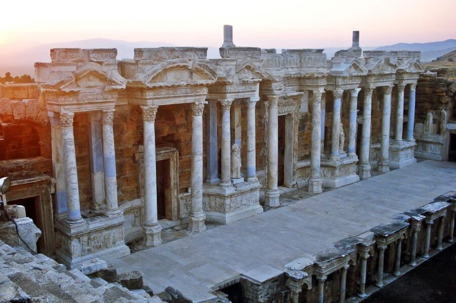 From Istanbul: Private Pamukkale and Hierapolis Day Tour - What a private guide adds to the day