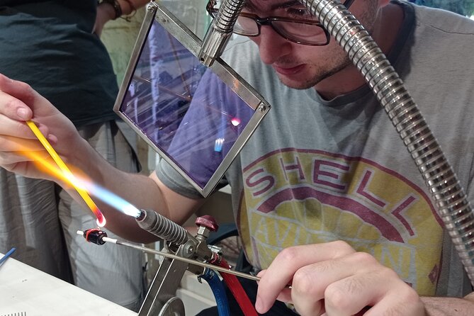 Glass Melting and Shaping with Flame with the Senior Glass Master - Key points to know before booking