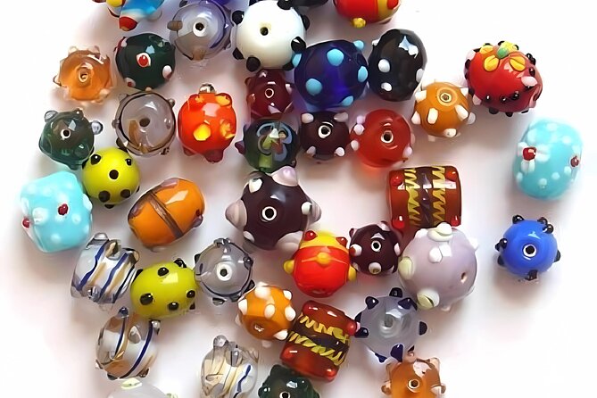 Glass Melting and Shaping with Flame with the Senior Glass Master - Choosing colors and shapes that you can actually make
