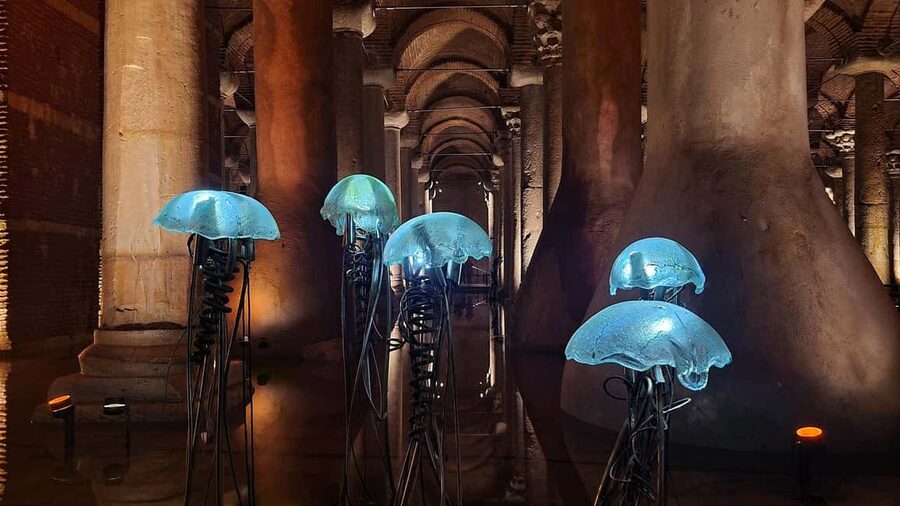 Hagia Sophia & Basilica Cistern Guided Tour Incl. Tickets - Hagia Sophia’s church and mosque in one building