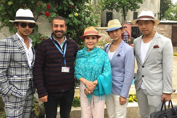 Hagia Sophia Group Tour ( Licensed Guide) - Meeting the guide in crowded Sultanahmet