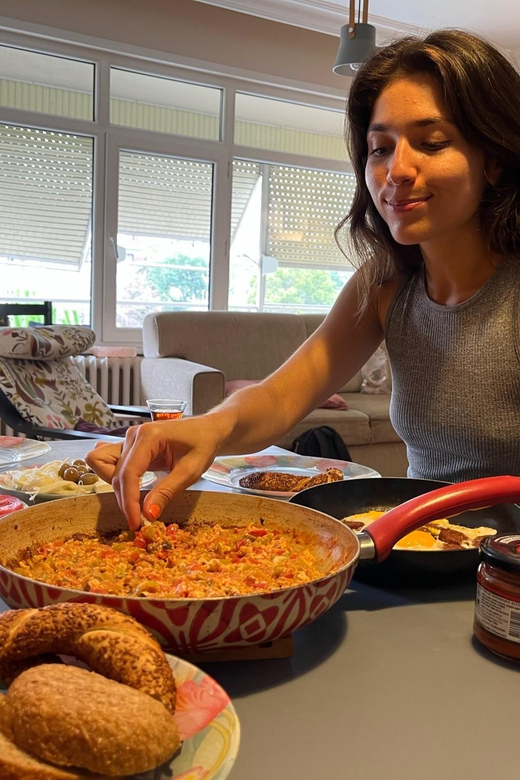 Healthy Istanbul Morning: Yoga and Healthy Turkish Breakfast - Aysu’s Morning Yoga Session