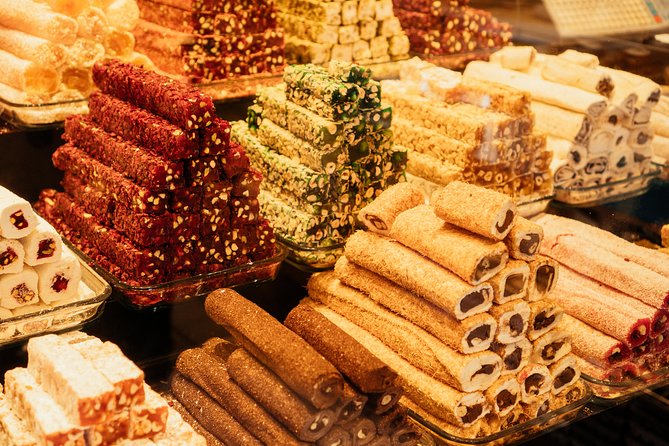 Highlights & Hidden Gems With Locals: Best of Istanbul Private Tour - What the guides add to the walk