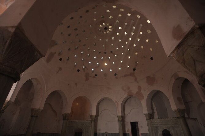 Historical Cemberlitas Hamam in Old City - The hot room and the Göbektaşı