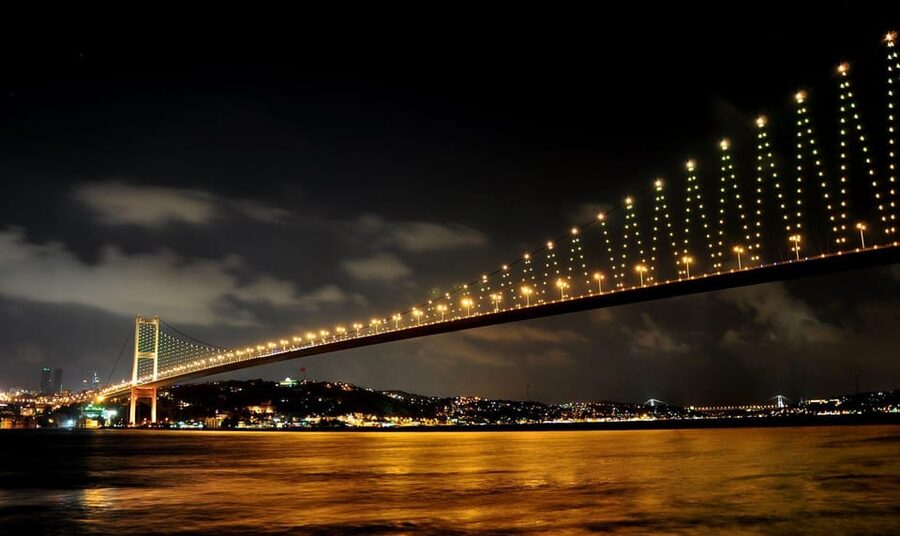 Istanbul: A short trip along the Bosphorus in the evening - The first views: Golden Horn and the city’s two shores