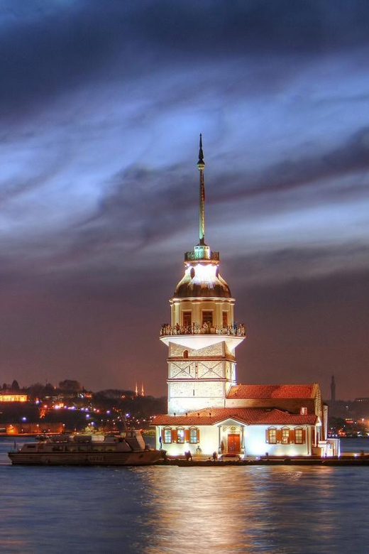 Istanbul: A short trip along the Bosphorus in the evening - Maiden’s Tower and the Asian shore