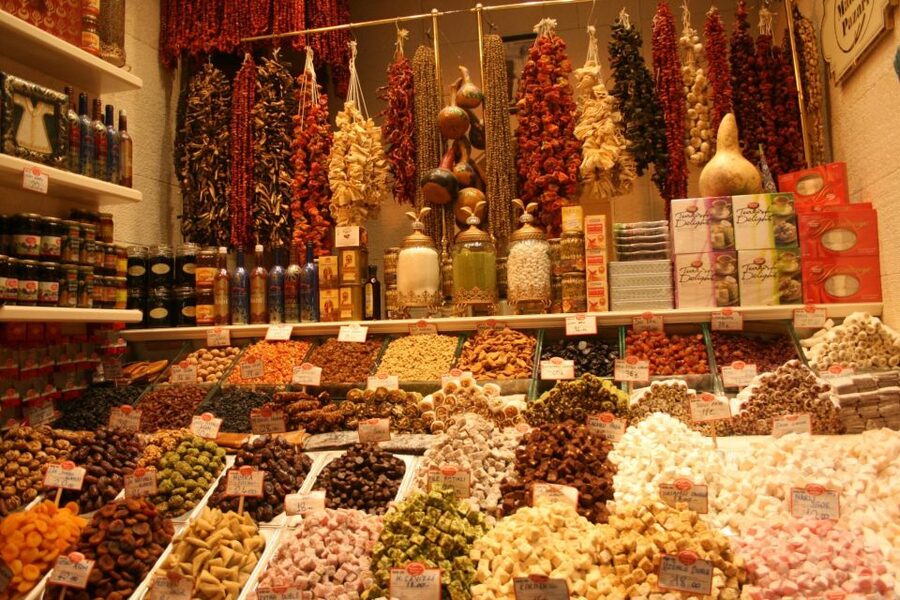 Istanbul: Afternoon Bosphorus Cruise and Spice Bazaar Tour - Rumeli Hisari and the story behind the fortress