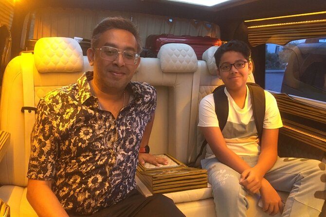 Istanbul Airport Luxury Minivan Transfer Meet Transfer - Communication, luggage, and the small details that matter