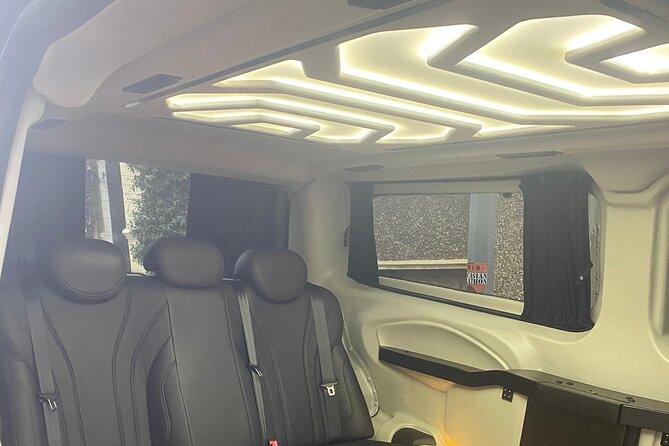 Istanbul Airport Private VIP Transfers Hotels and Cruise Port - Finding the meeting point near Exit 14