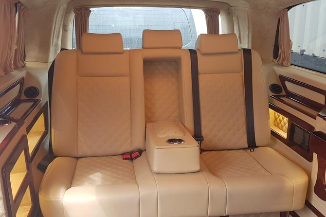 Istanbul Airport Transfer - Round Trip - Flight tracking and the 90-minute wait