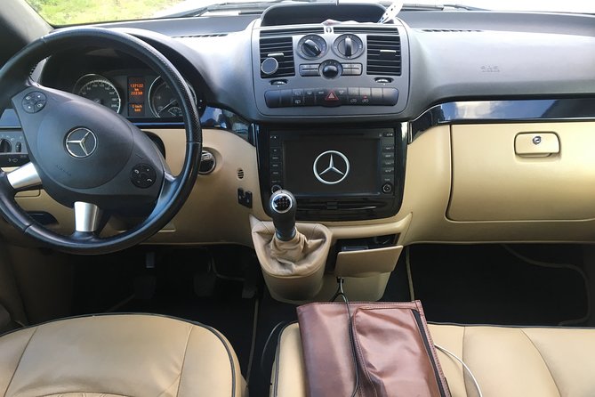 Istanbul Airport Transfer Service (IST) - Finding your driver inside the arrival hall