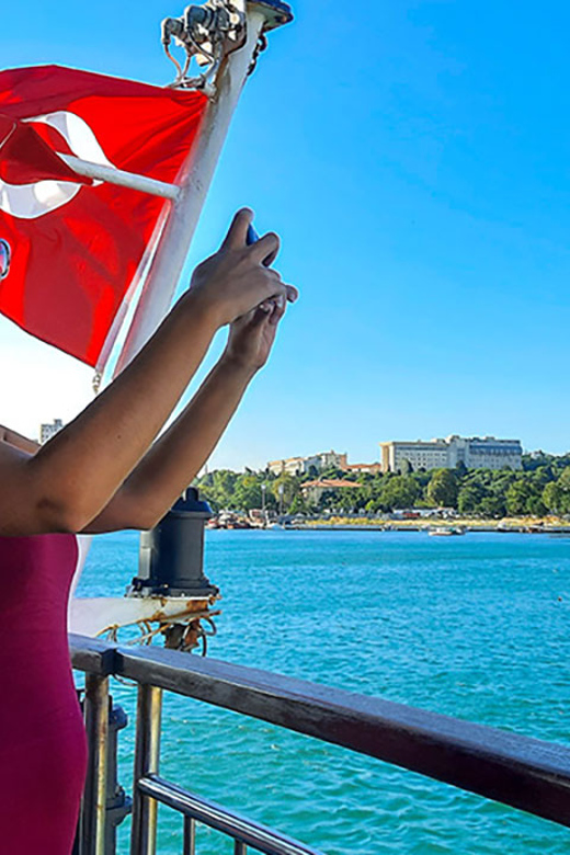 Istanbul: Asian Side Walking Tour with Ferry Ride - From the market to antique and umbrella streets