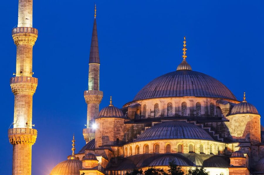 Istanbul: Best City Highlights Guided Tour with Tukish Lunch - A Turkish lunch breaks up the sightseeing