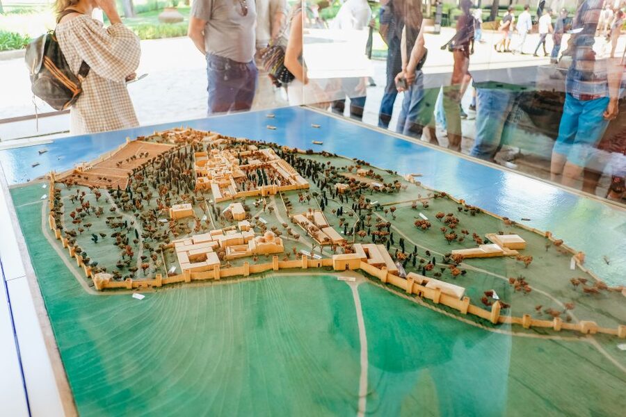 Istanbul: Best of the City 1, 2 or 3-Day Private Guided Tour - Day three: Fener-Balat, the Iron Church, and Pierre Loti Hill
