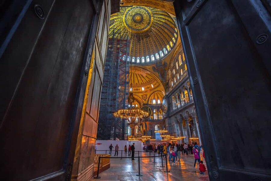 Istanbul: Blue Mosque and Hagia Sophia Tour w/Entry Tickets - The Hippodrome’s obelisks and open-air history
