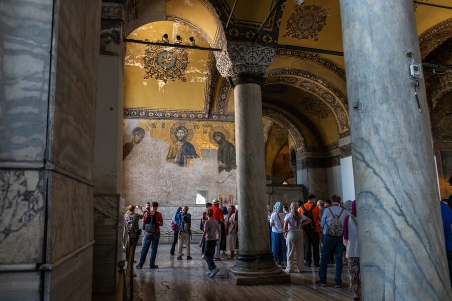 Istanbul: Blue Mosque & Hagia Sophia Guided Tour w/ Tickets - Reading the Blue Mosque from the courtyard