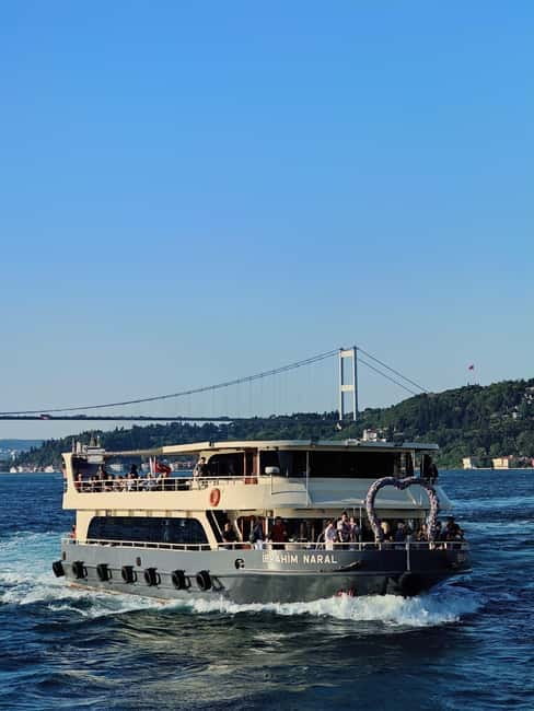 Istanbul: Bosphorous Asian Side Boat Cruise Morning - Starting in Eminonu with Istanbul at your back