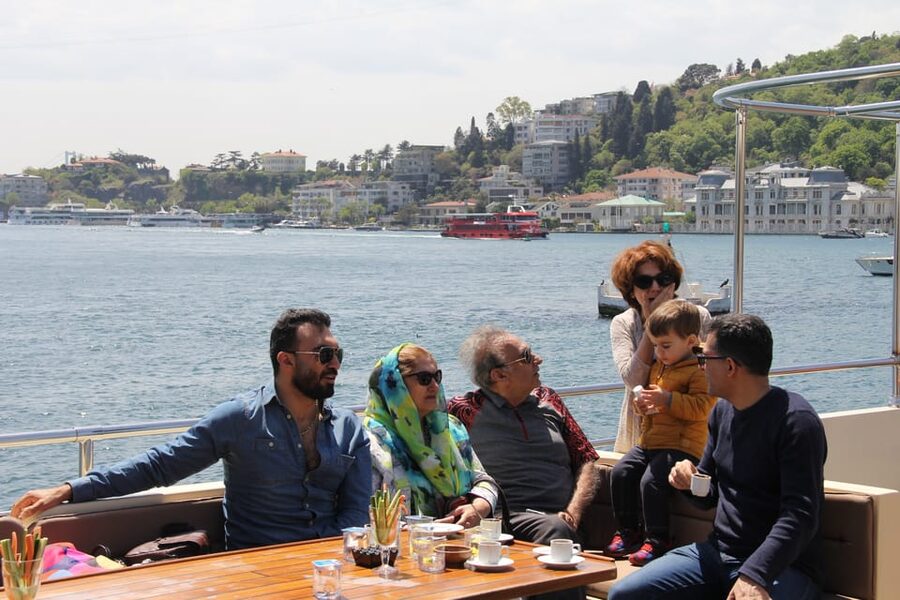 Istanbul: Bosphorus and Black Sea Cruise with Lunch - The return route along Istanbul’s Asian shore
