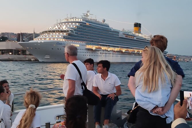 Istanbul Bosphorus Boat Cruise Tour ( MORNİNG or SUNSET ) - Maiden’s Tower and the sunset option