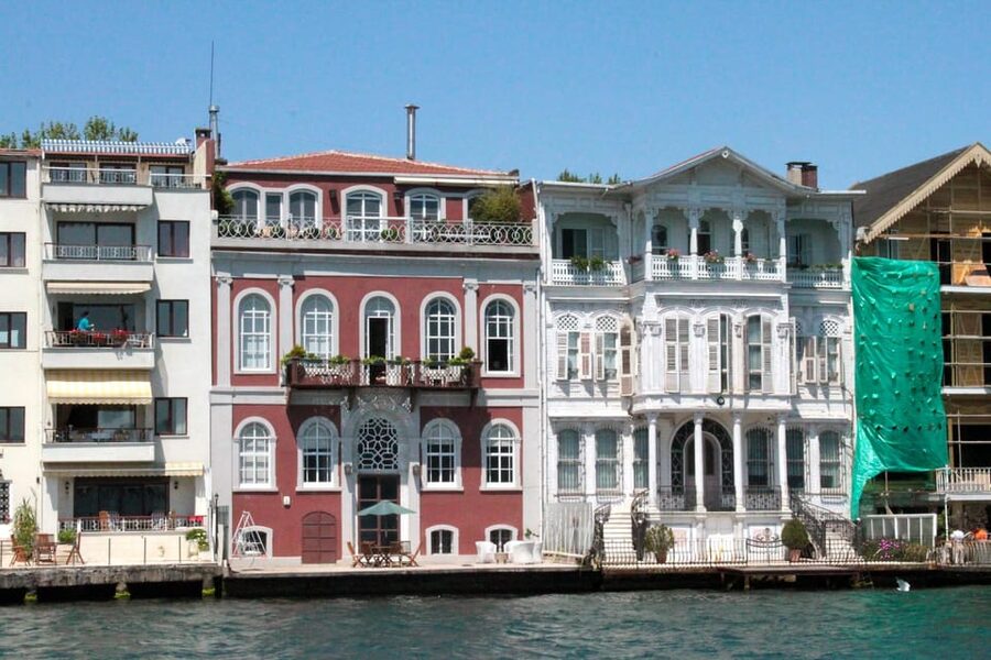 Istanbul: Bosphorus Boat Cruise - Finding Ahırkapı Pier near the old city