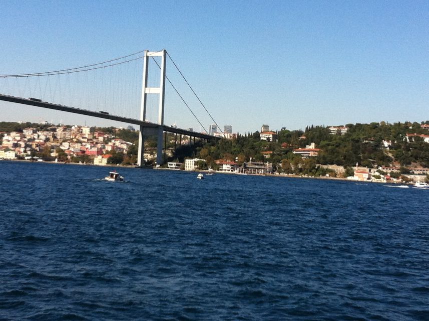 Istanbul: Bosphorus Boat Tour and Two Continents with Lunch - Crossing the Bosphorus Bridge into Asia