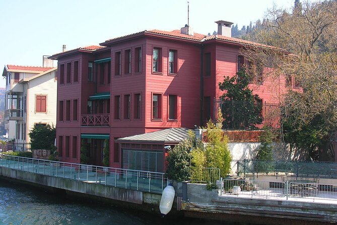 Istanbul: Bosphorus Cruise Tour - What the guide and group size mean for your experience