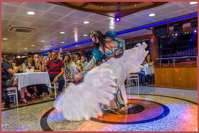 Istanbul Bosphorus Cruise with Dinner and Belly-Dancing Show - Crowding, comfort, and the boat setup