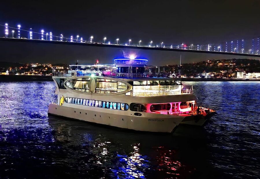 Istanbul: Bosphorus Cruise with Dinner Show - The first views: Dolmabahce to Ortakoy
