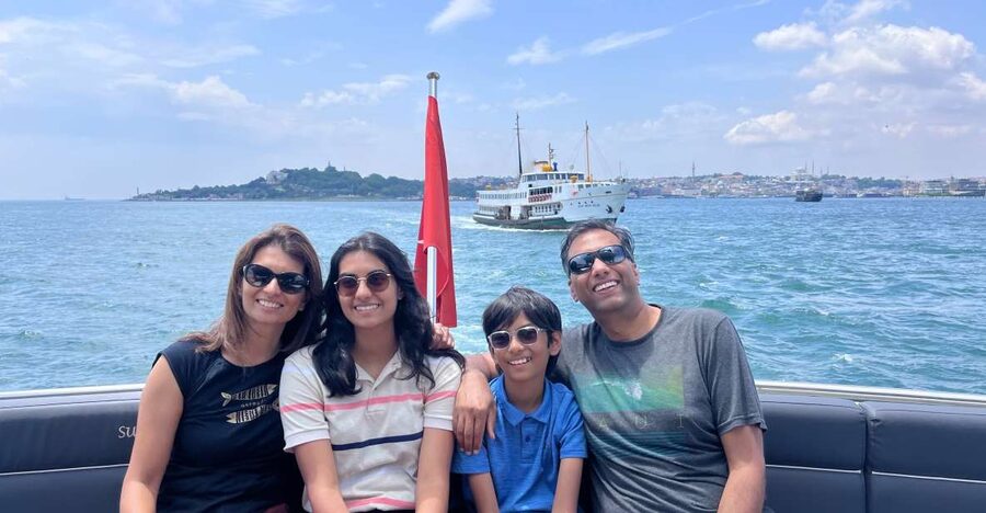 Istanbul: Bosphorus Cruise with Stopover on the Asian Side - Dolmabahçe to Ortaköy: palaces, mosques, and waterfront style