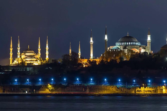 Istanbul Bosphorus Dinner Cruise and Turkish Night Show with DJ - Group size, seating, and comfort
