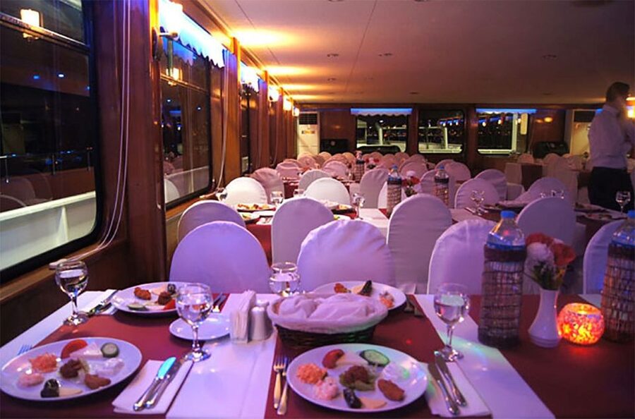 Istanbul Bosphorus Dinner Cruise &Entertainment hotel pickup - Dinner: appealing choices, modest expectations